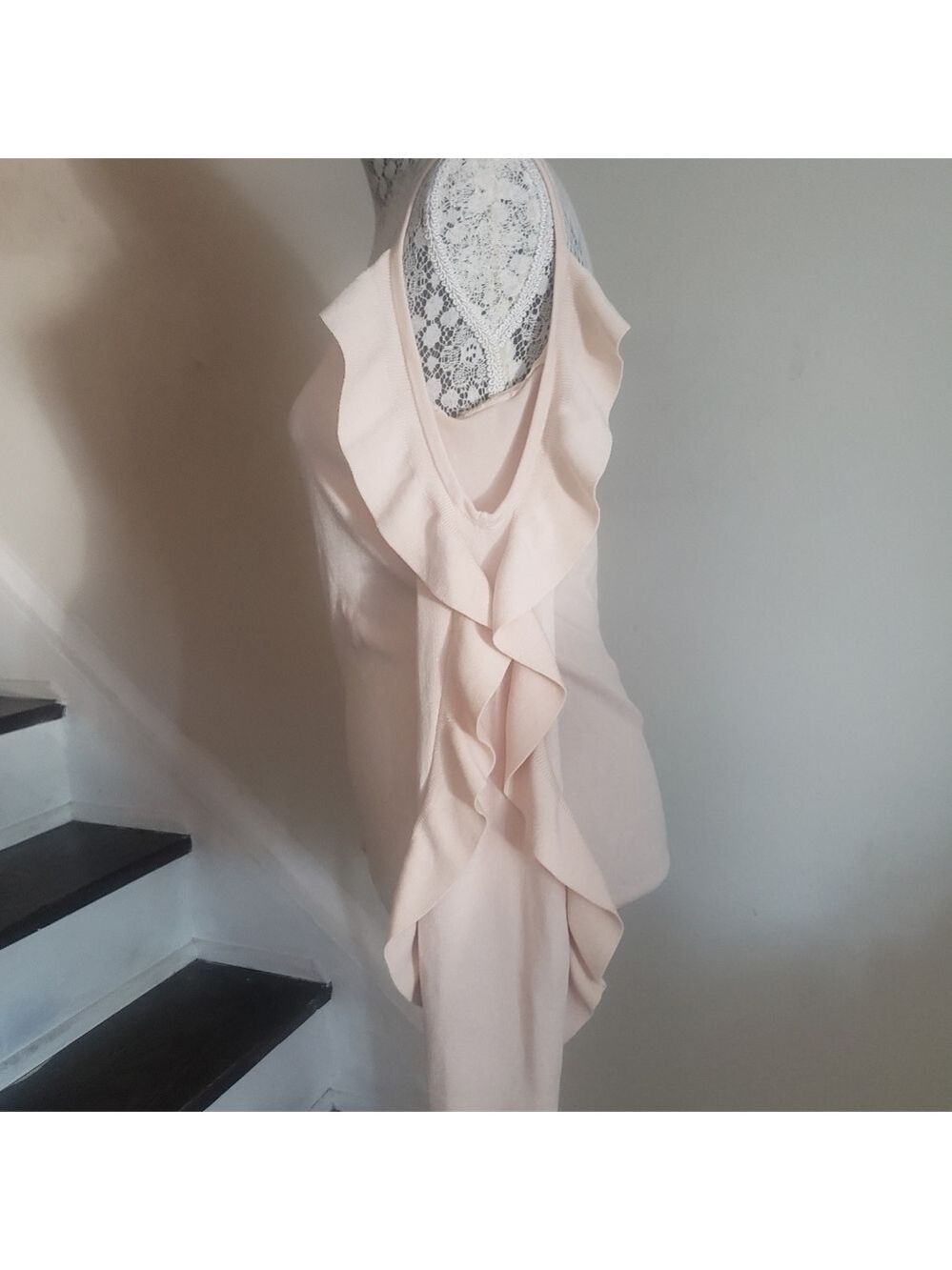 Club Monaco Cold Shoulder Ruffled Sleeve Top. - Picture 4 of 9